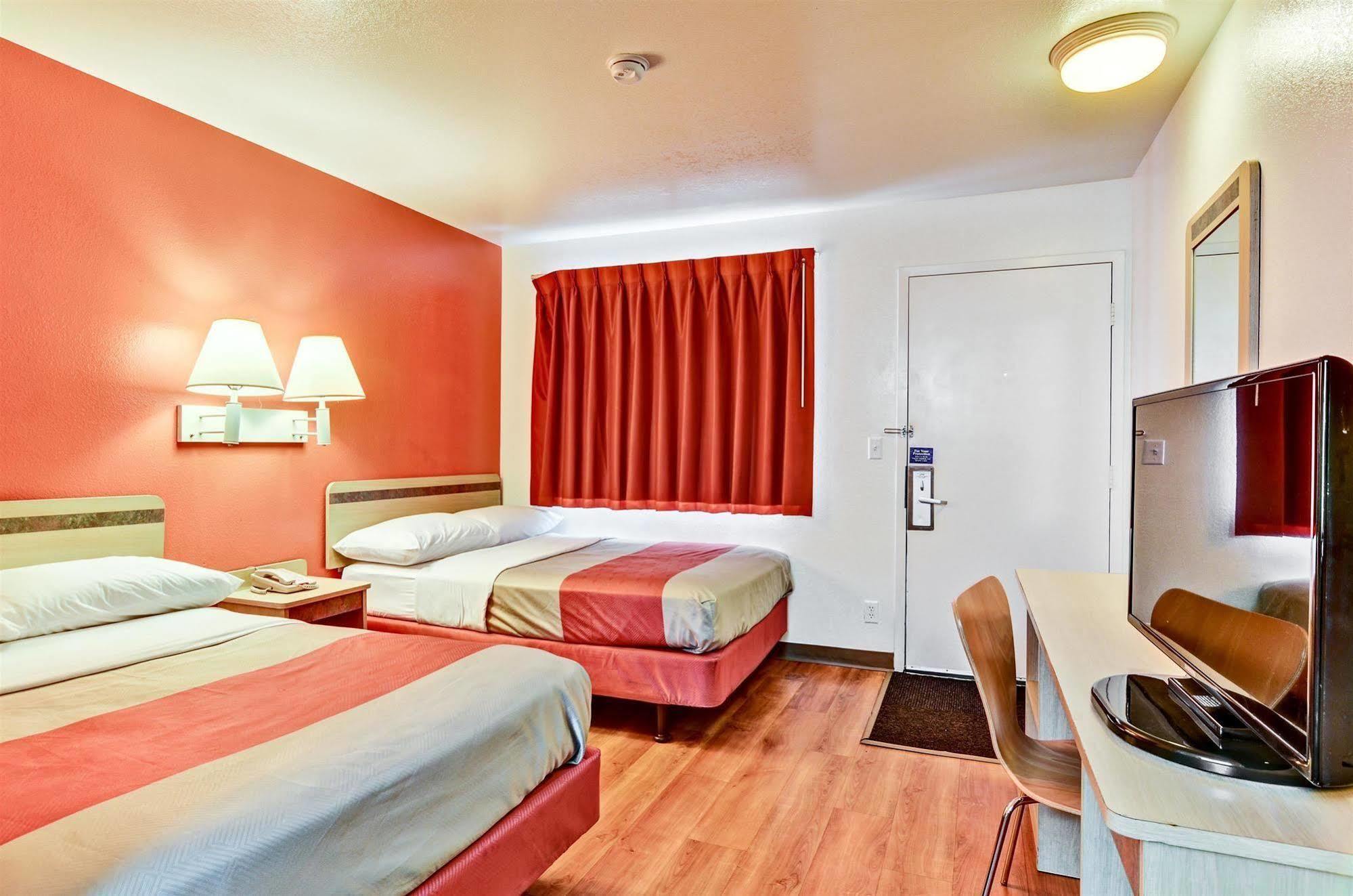 Hotel 6-pittsburgh, Pa - 2*