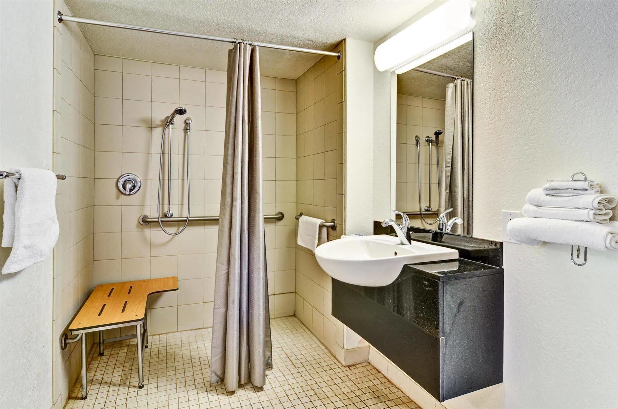 6-pittsburgh, Pa - Hotel 2*