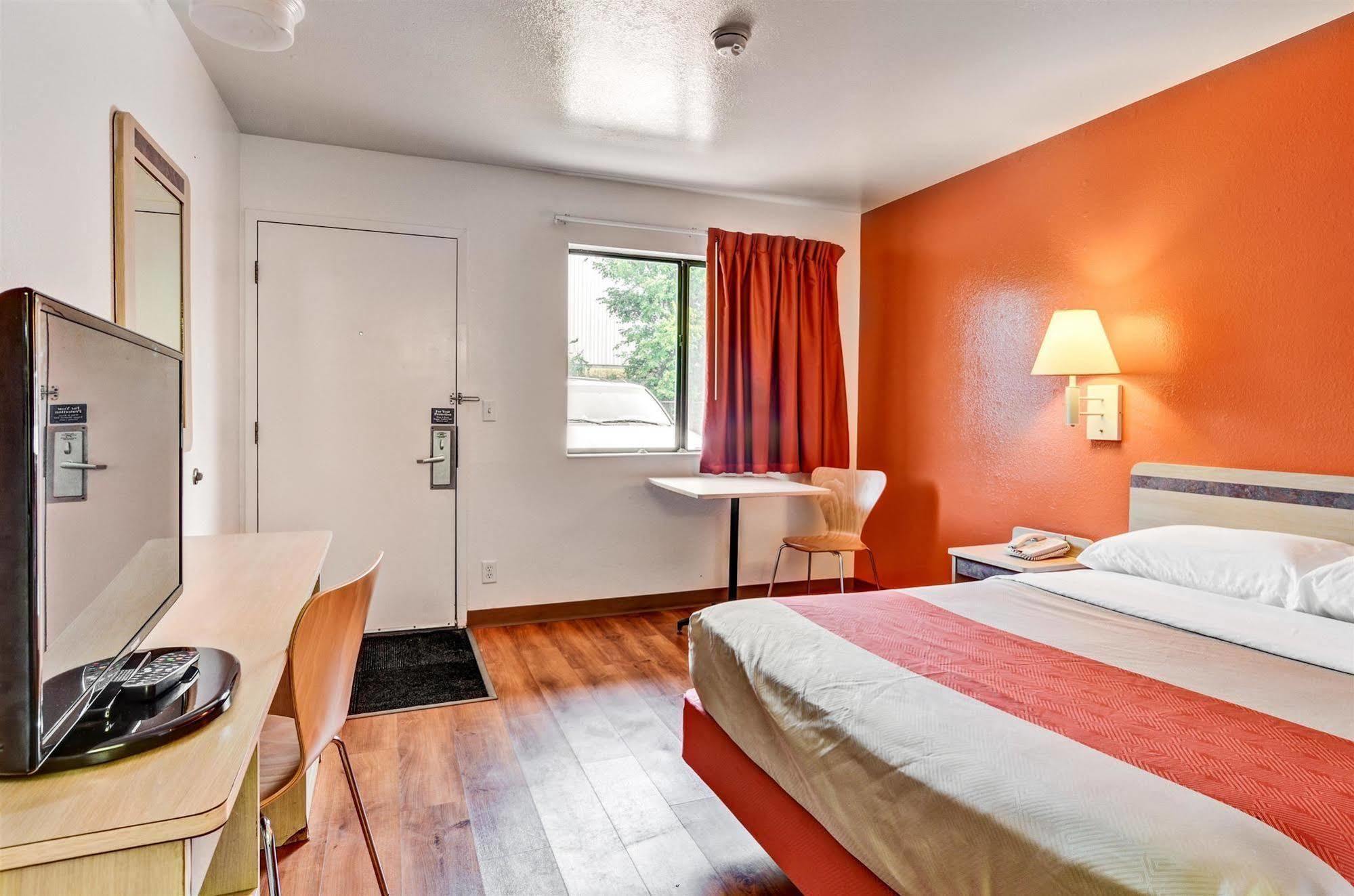 Hotel 6-pittsburgh, Pa - 2*