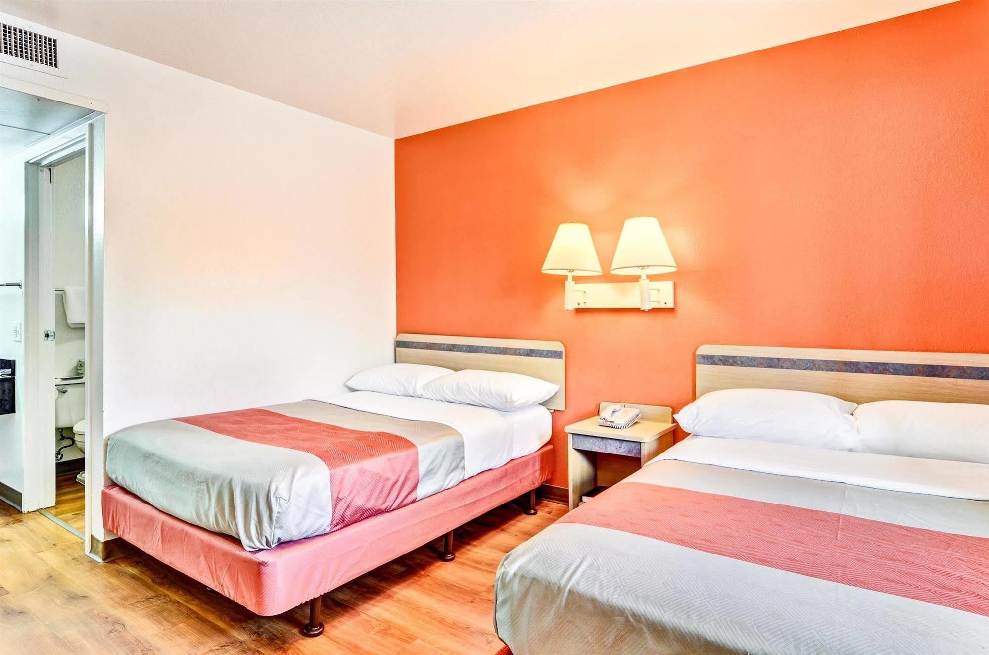 Hotel 6-pittsburgh, Pa - 2*
